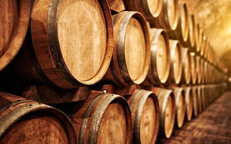 Pourquoi fait-on vieillir le vin en fûts de chêne ?