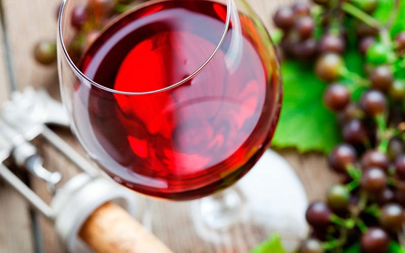 5 bonnes raisons de boire du vin rouge : le French Paradox