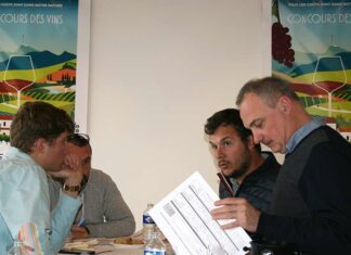 36e édition du Concours des Vins Vallée de l’Hérault Dans la salle du concours des vins de la vallée de l'Hérault