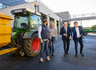 Tournée des caves : la viticulture héraultaise face aux défis climatiques et économiques Le Président du Département, Kléber Mesquida et Yvon Pellet, Vice-Président délégué à l’économie agricole et à l’aménagement rural ont rencontré les viticulteurs des caves coopératives de l’Hérault