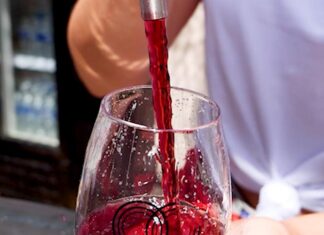 Les Vins Pays d’Oc IGP au cœur de l’innovation à Wine Paris et SIPRHO Une tireuse à vins de Pays d'Oc IGP sur le salon Wine Paris et SIPRHO