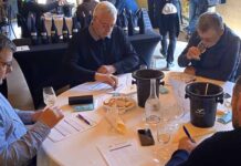 Des membres du jury du 38e Concours des Vins de la Vallée de l'Hérault