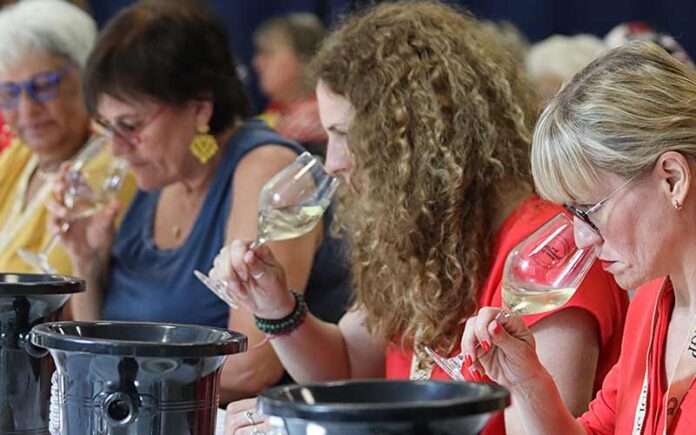 Dégustation des membres du jury du concours Coup de Cœur de Femmes 2025